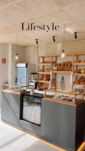 Fotografia tomada fuera de Mercadito Acre - Panadería en Madrid, Madrid