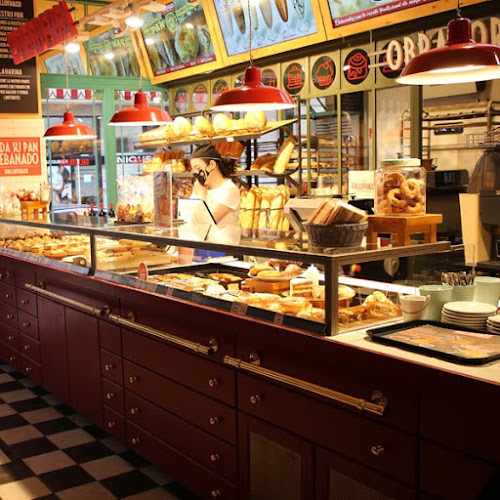 Fotografia tomada fuera de Panadería Gallofa&Co - Panadería en Los Corrales de Buelna, Cantabria
