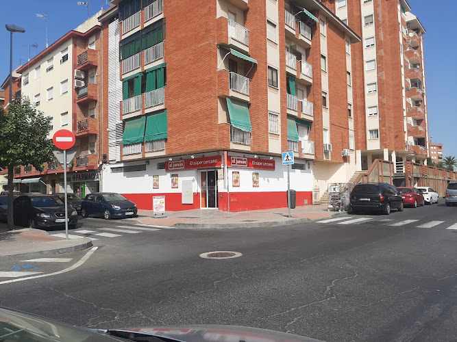 Fotografia tomada fuera de Supermercados El Jamón - Supermercado en Huelva, Huelva