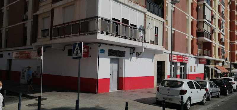 Fotografia tomada fuera de Supermercados El Jamón - Supermercado en Huelva, Huelva