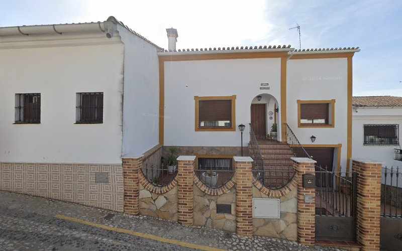 Fotografia tomada fuera de Panadería Virgen de Flores - Panadería en Encinasola, Huelva