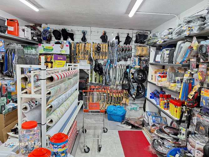 Fotografia tomada fuera de BAZAR ESPAÑA MAXI - Tienda de artículos para el hogar en Zona de los Príncipes, Huelva