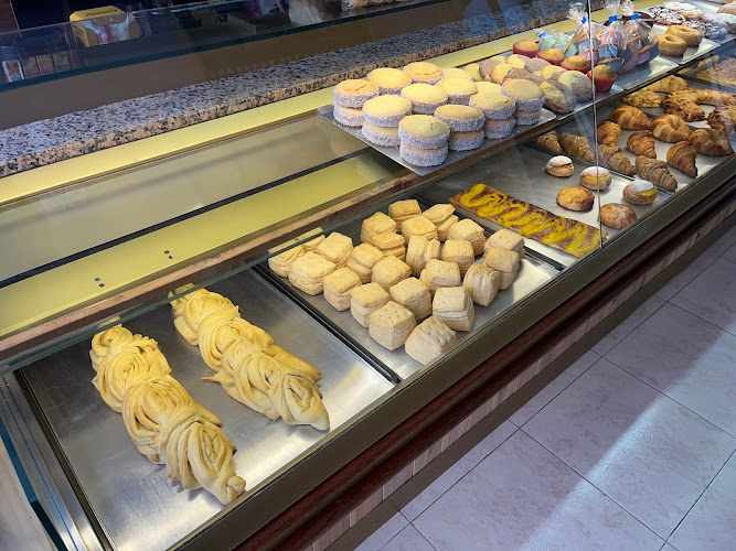 Fotografia tomada fuera de panadería - pastelería Valentina - Panadería en Tona, Barcelona