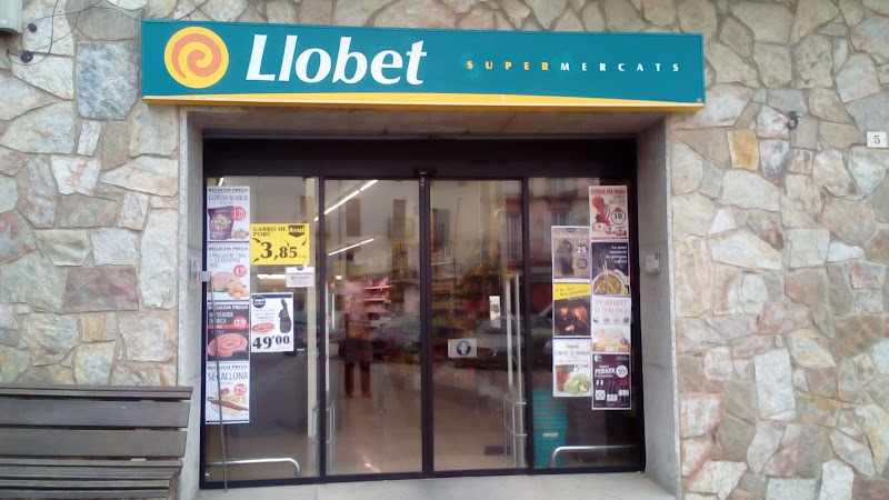 Fotografia tomada fuera de Supermercats Llobet - Supermercat en Prats de Lluçanès, Barcelona