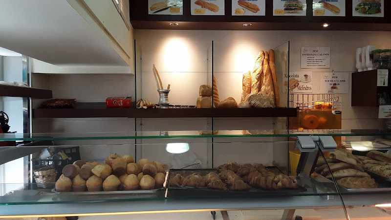 Fotografia tomada fuera de Horno Miró - Forn de pa en Barcelona, Barcelona