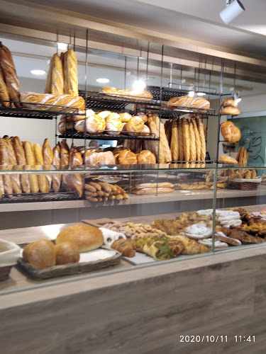 Fotografia tomada fuera de L’Avi Jordi - Panadería en Terrassa, Barcelona