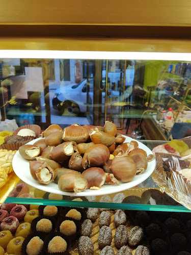 Fotografia tomada fuera de Panadería Moya - Panadería en Terrassa, Barcelona