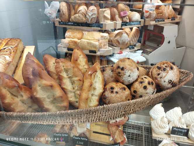 Fotografia tomada fuera de Panet Doctor Reig - Forn de Pa, Pastisseria i Cafeteria - Panadería en Viladecans, Barcelona