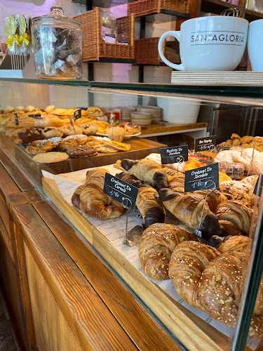 Fotografia tomada fuera de Santagloria Coffee & Bakery - cafeterías en Viladecans, Barcelona