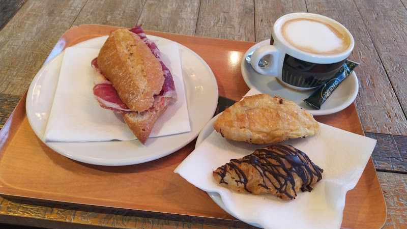 Fotografia tomada fuera de Càtering Simpàtic - cafeterías en Vilanova i la Geltrú, Barcelona