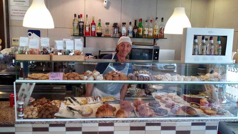 Fotografia tomada fuera de La Petitalia - cafeterías en Vilanova i la Geltrú, Barcelona