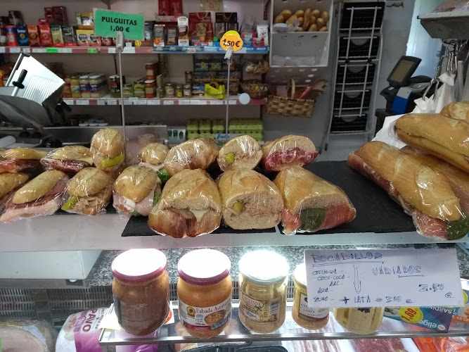 Fotografia tomada fuera de Ultramarinos Iturri-Denda - Tienda de alimentación en Busturia, Vizcaya