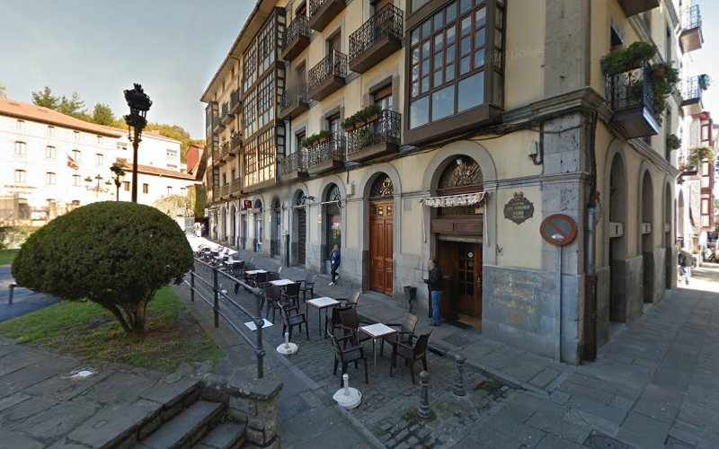 Fotografia tomada fuera de Panadería Múgica - Panadería en Balmaseda, Vizcaya