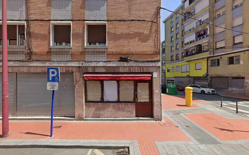 Fotografia tomada fuera de Más que txutxes - Panadería en Barakaldo, Vizcaya