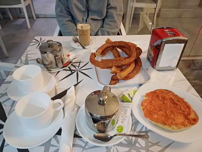 Fotografia tomada fuera de Cafetería - Repostería Canelilla el Chorro - Cafetería en Villarta de los Montes, Badajoz