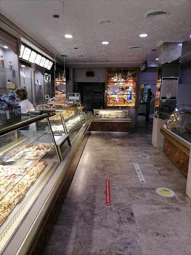 Fotografia tomada fuera de Pastelería Maxi - Pastelería en Burgos, Burgos