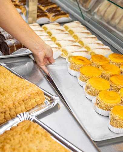 Fotografia tomada fuera de Pasteleria Cafeteria La Algecireña - Pastelería en Algeciras, Cádiz