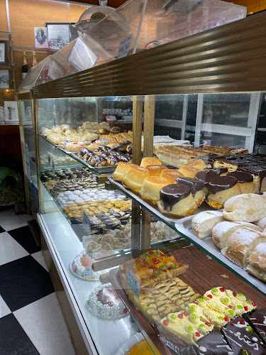 Fotografia tomada fuera de La Mallorquina NACIONAL 4º - Pastelería en San Fernando, Cádiz