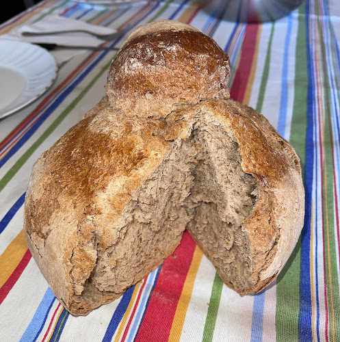 Fotografia tomada fuera de Panadería Bastavales - Panadería en Sabaxans, A Coruña