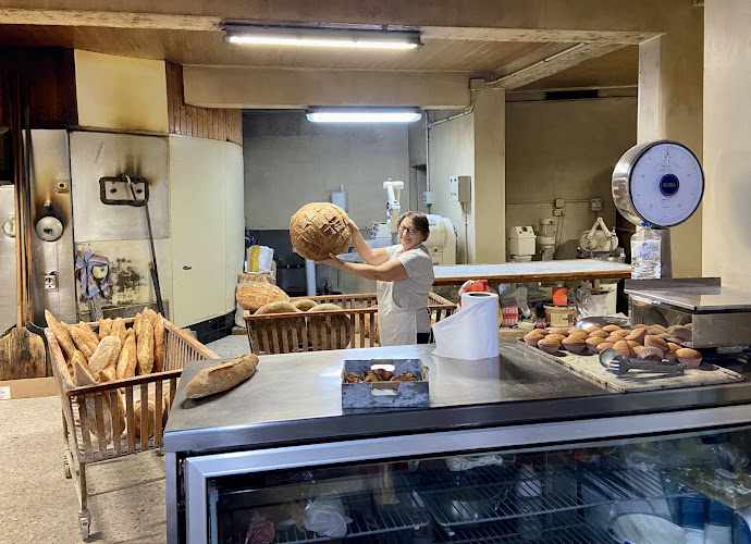Fotografia tomada fuera de Panadería Miguel - Panadería en Canosa, A Coruña