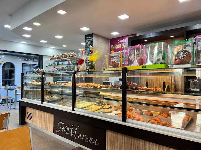 Fotografia tomada fuera de Forn Marena - Panadería en Badalona, Barcelona