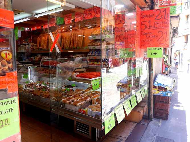 Fotografia tomada fuera de Pastelería Canigó - Forn de pa en Barcelona, Barcelona