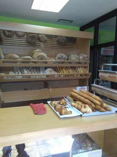 Fotografia tomada fuera de Panadería Mercedes - Panadería en Sada, A Coruña