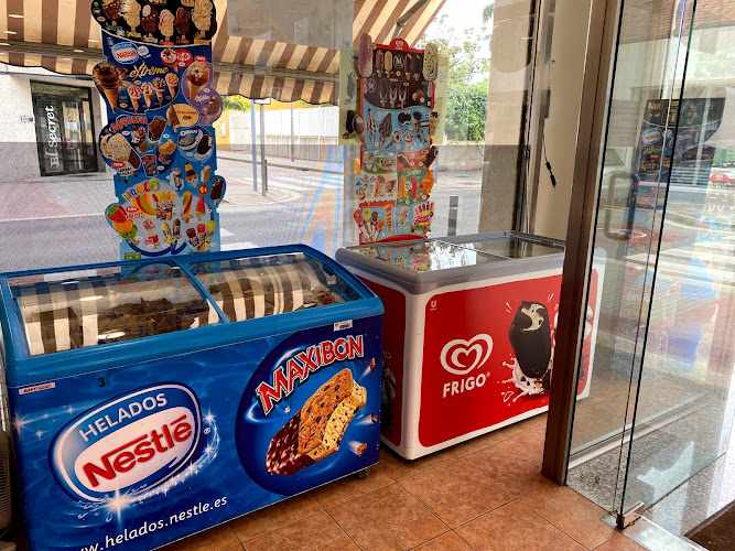 Fotografia tomada fuera de 365. Supermercats Express - Supermercado en Cardedeu, Barcelona