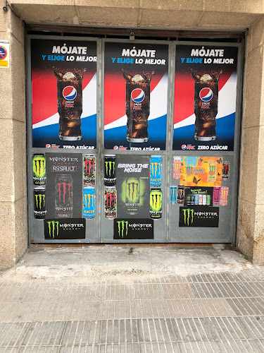 Fotografia tomada fuera de Arif Mini Mercat - Botiga de queviures en Tàrrega, Lérida