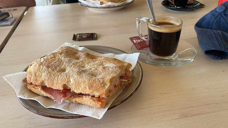 Fotografia tomada fuera de El Canigo - cafeterías en Sils, Girona