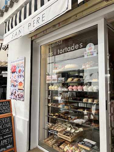 Fotografia tomada fuera de Gelateria Pastisseria Sant Pere - Ice cream shop en Tossa de Mar, Girona