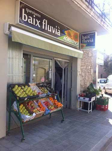 Fotografia tomada fuera de Comestibles Baix Fluvià - Supermercat en Torroella de Fluvià, Girona