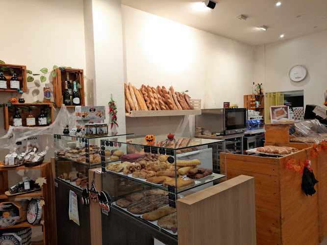 Fotografia tomada fuera de De Molla en Molla, Forn-Pastisseria-Cafeteria - Panadería en Vilajuïga, Girona