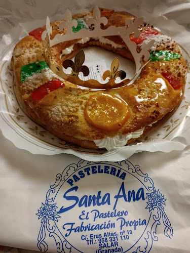 Fotografia tomada fuera de Pasteleria Santa Ana - Pastelería en Salar, Granada
