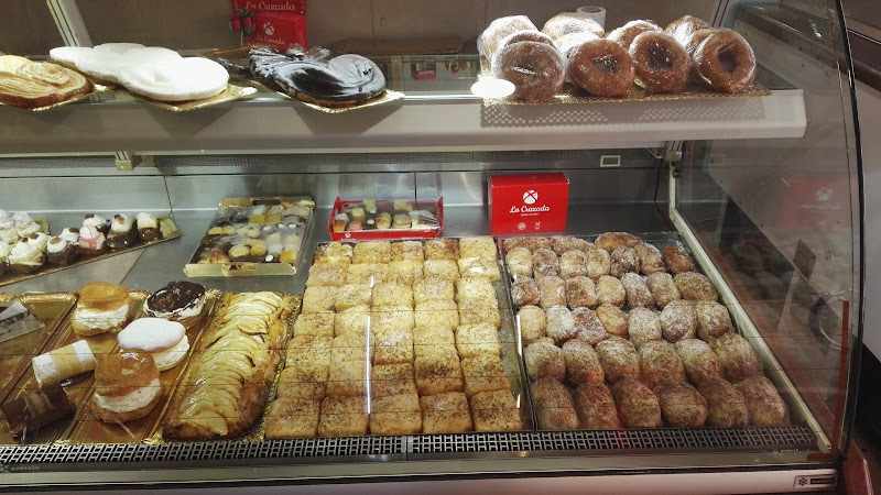Fotografia tomada fuera de La Cruzada - Pastelería en Granada, Granada