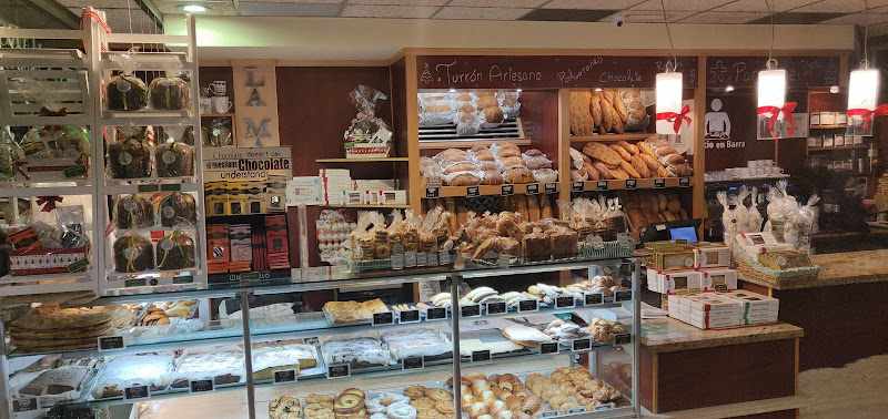 Fotografia tomada fuera de Panaderia Cafeteria la Marsela - Forn de pa en Peniscola, Castellón