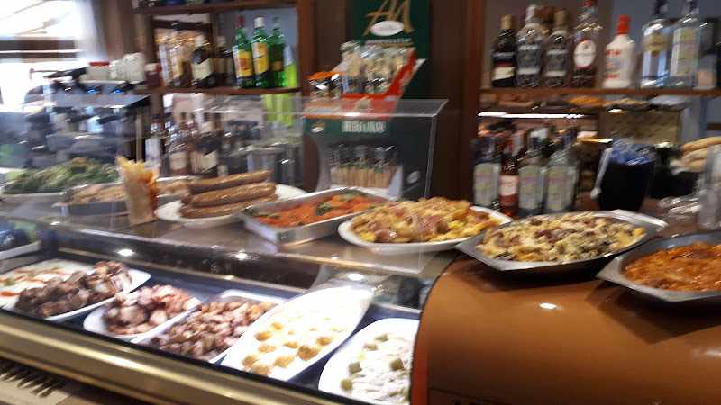 Fotografia tomada fuera de BAR SALVADOR - bares en La Serra d'en Galceran, Castellón