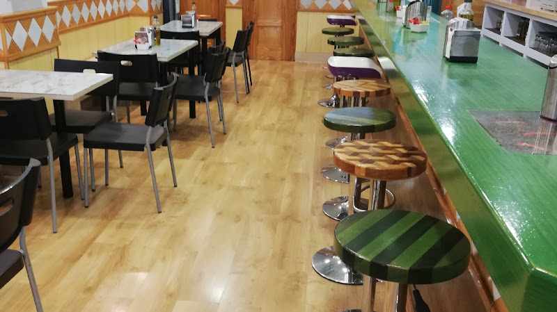 Fotografia tomada fuera de Cafetería Alhambra (Churriana de la Vega) - Cafetería en Churriana de la Vega, Granada