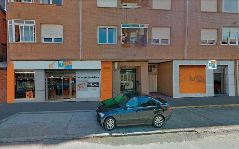 Fotografia tomada fuera de Lupa Supermercados - Supermarket en Veguellina de Órbigo, León
