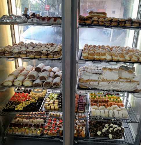Fotografia tomada fuera de Panaderia Horno Pasteleria Torrente18 - Pastelería en Valencia, Valencia