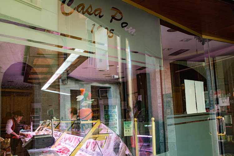 Fotografia tomada fuera de Casa Pan - Carnicería en Aitona, Lérida