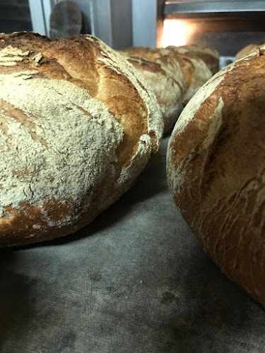 Fotografia tomada fuera de Forn de Pa i Pastisseria Esther - Panadería en La Granja d'Escarp, Lérida