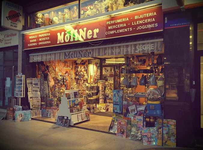 Fotografia tomada fuera de Novetats Moliner (Cals Arradios) - Papelería en Alcarràs, Lérida