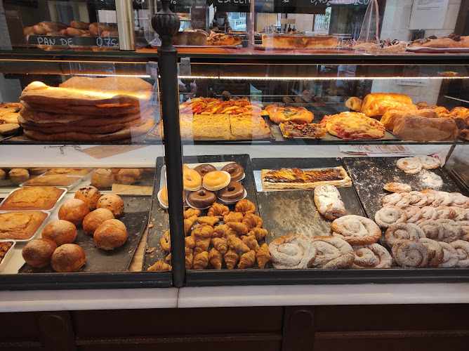 Fotografia tomada fuera de Horno Pasteleria del Pilar - Panadería en Valencia, Valencia