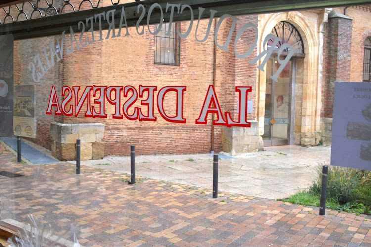 Fotografia tomada fuera de Productos Artesanales La Despensa - Tienda de alimentación en Saldaña, Palencia