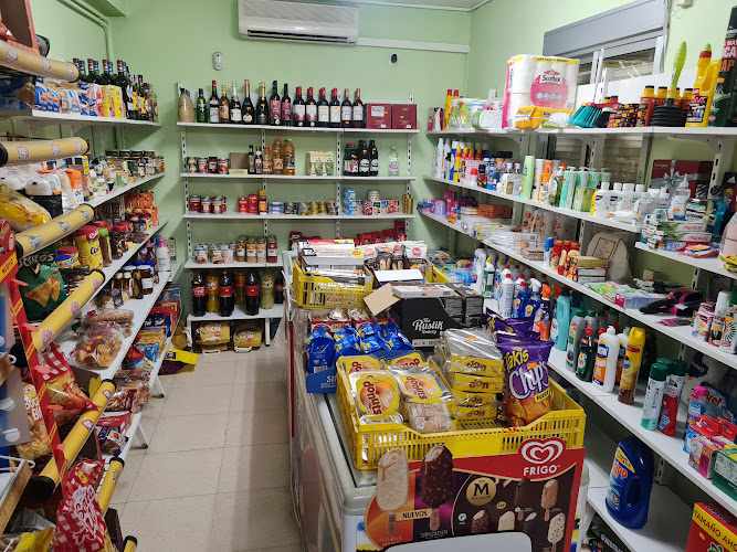 Fotografia tomada fuera de Alimentación Estanco Elena - Tienda de alimentación en Castrillo de la Vega, Burgos