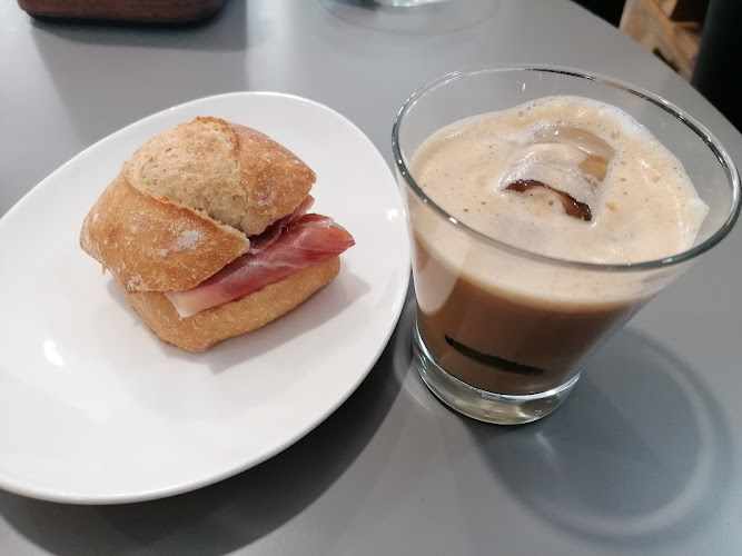 Fotografia tomada fuera de Cafetería El Andén - cafeterías en Canfranc-Estación, Huesca