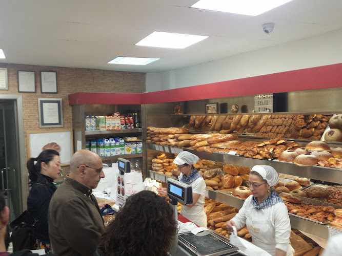 Fotografia tomada fuera de Horno y Pastelería Alfonso Martínez - Forn de pa en Valencia, Valencia
