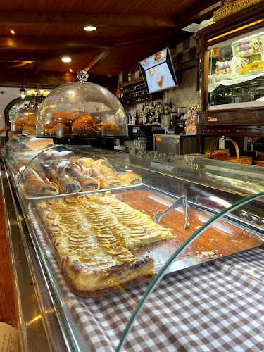 Fotografia tomada fuera de Mesón Los Rosales - restaurantes en Atalaya del Cañavate, Cuenca