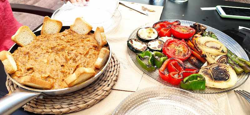 Fotografia tomada fuera de Restaurante Mares Rojos - restaurantes en Cañamares, Cuenca